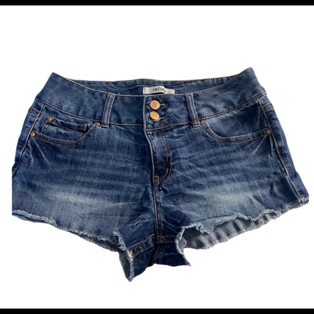 Refuge size 6 short shorts